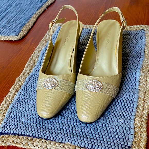 Elegant Gold Slingback Heels - Picture 1 of 5